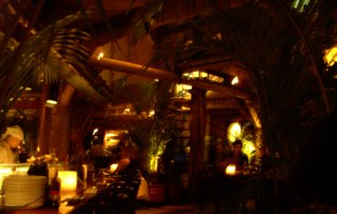 Jam Jam Warehouse: badalação e espera aos sábados