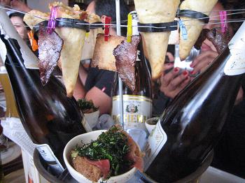 Carpaccio no pão preto com couve crisp roubou a cena do varal
