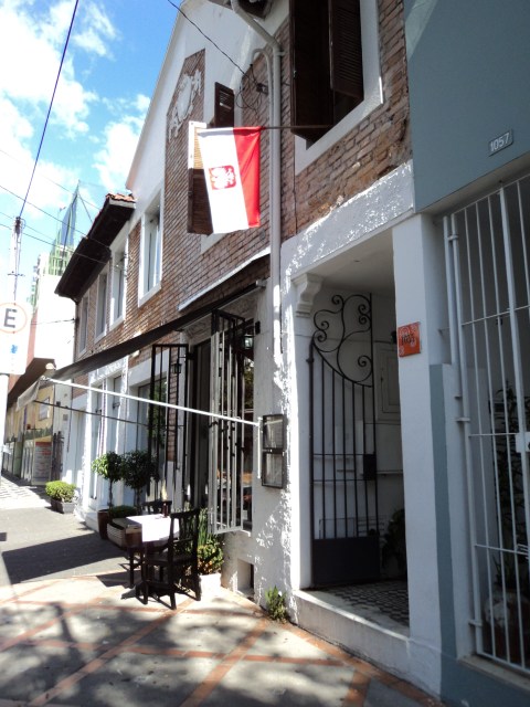 A fachada do Maria Escaleira, em Pinheiros