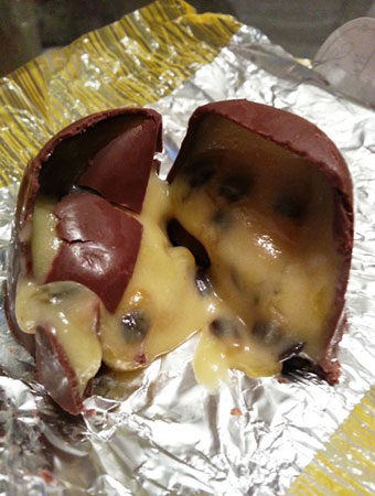 Trufa com recheio cremoso de maracujá de verdade (Foto: Karina Trevizan)