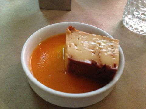 Pudim com ovos e creme de laranja entre as sobremesas do A Tasca da Esquina (Foto: Daniela Braun)