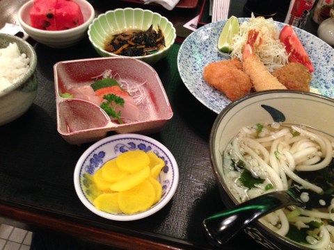 Udon também é acompanhamento no 'super teishoku' do Myiabi 