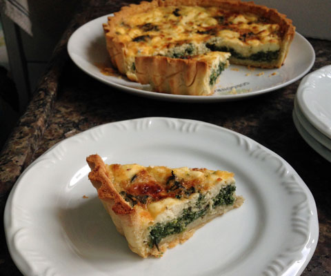 Tarte de espinafre. Massa macia, com recheio farto e saboroso