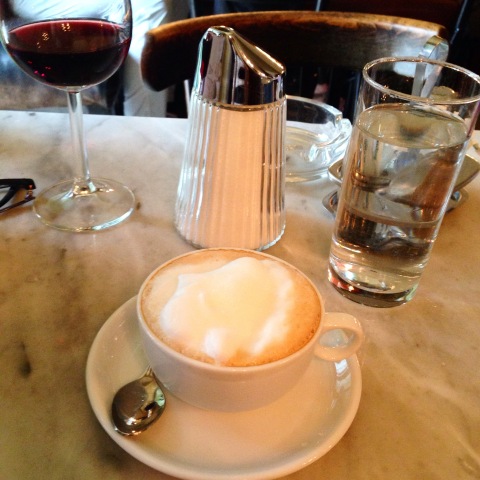 Melange, o capuccino vienense, no café que foi cenário de 'Antes do Amanhecer'.