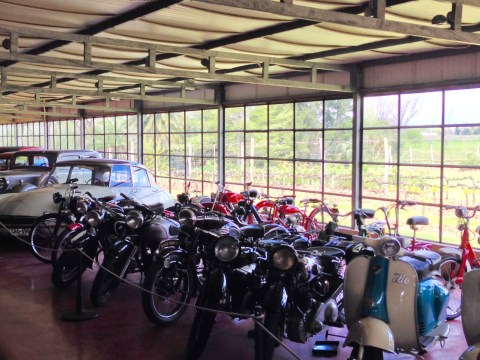 Coleção de carros e motos antigos da família Bouzas.